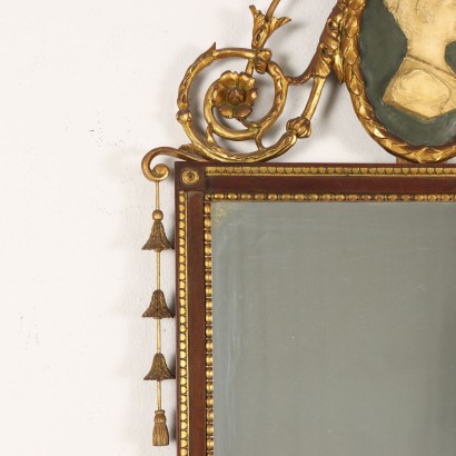 Espejo en estilo Neoclásico