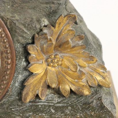 Pendule en bronze doré et bruni