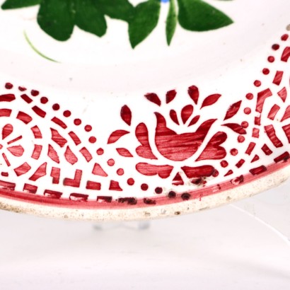Teller aus Majolika-Keramik