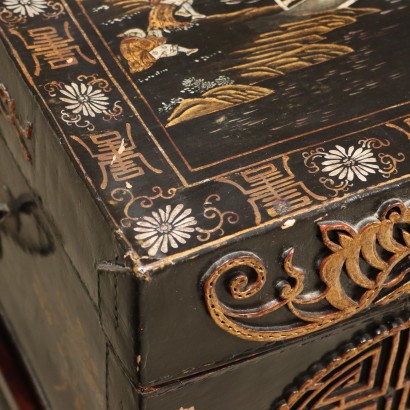 chinoiserie trunk, Chinese trunk in lacquered leather