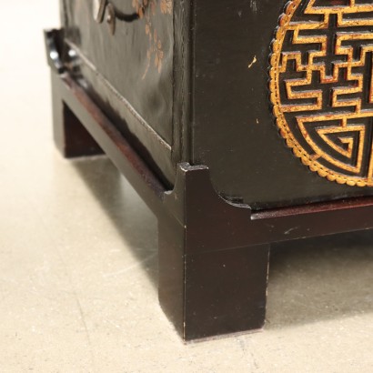 chinoiserie trunk, Chinese trunk in lacquered leather