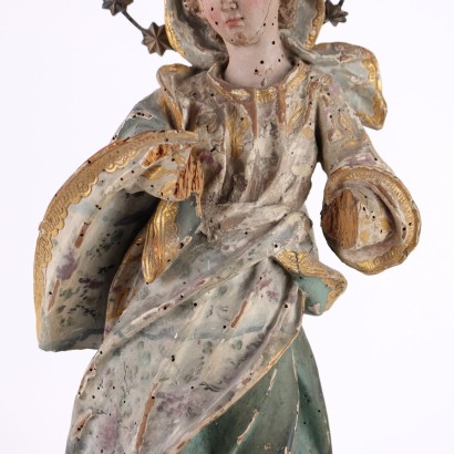 Estatua de la Virgen de madera