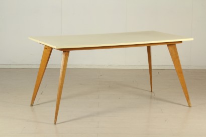 Table des années 50, cendre de bois, plancher en bois, couvert de fourmi, des conditions décentes, des signes d'usure