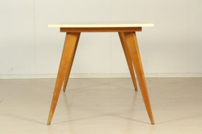 Table des années 50, cendre de bois, plancher en bois, couvert de fourmi, des conditions décentes, des signes d'usure