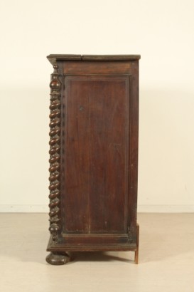sideboard, Cabinet, turned feet, doors, sliding shelves, compartments, #antiquariato, #credenze