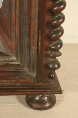 sideboard, Cabinet, turned feet, doors, sliding shelves, compartments, #antiquariato, #credenze