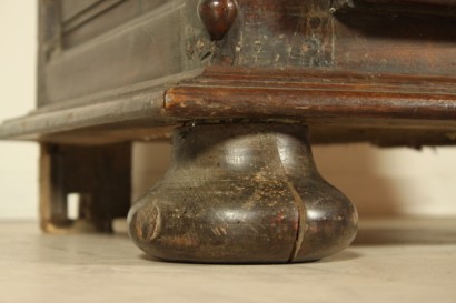 sideboard, Cabinet, turned feet, doors, sliding shelves, compartments, #antiquariato, #credenze