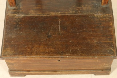 Neoclassical Kneeler