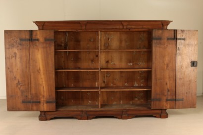 Wardrobe in solid walnut 18th Century