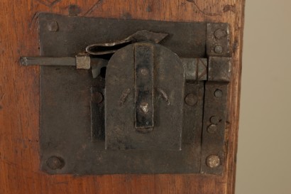 Wardrobe in solid walnut 18th Century