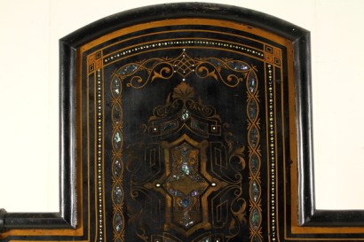 Particular de la decoración decoradas cama individual de hierro