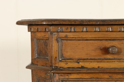 Particular corner Cabinet from Center
