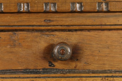 Particular Cupboard from the Center