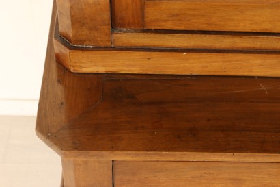 Credenza doppio corpo particolare