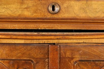 Particular dresser with mirror