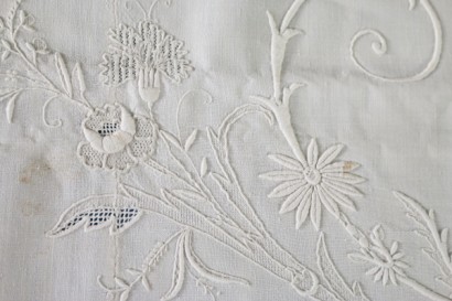 Linen double sheet embroidery detail with two pillowcases