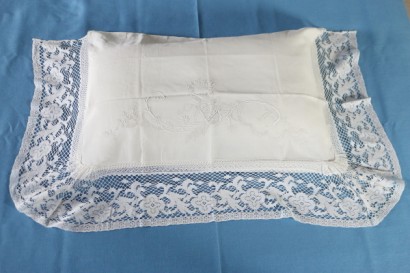 Funda de almohada bordada de detalle