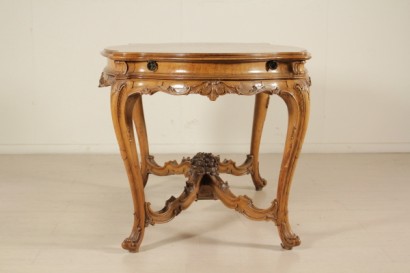 Particular Baroque style table