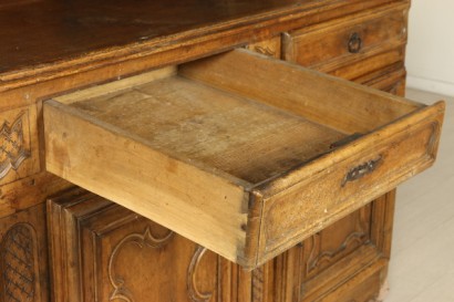 Credenza-piattaia con orologi