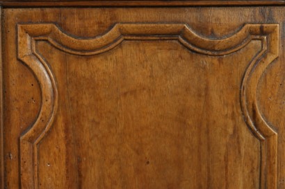 Credenza-piattaia con orologi