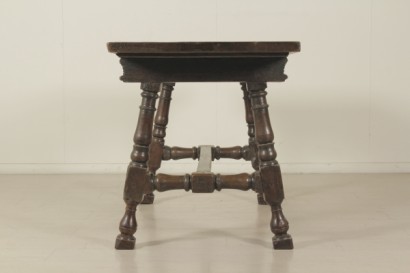 Spool refectory table