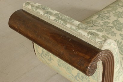 Chaise-longue from the centre - especially