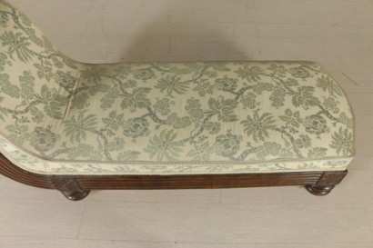 Chaise-longue from the centre - especially