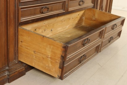 Grande credenza a doppio corpo - particolare