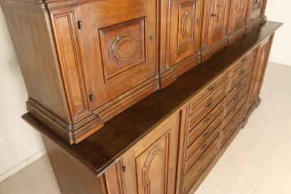 Grande credenza a doppio corpo - particolare