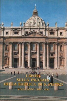 Lavori sulla facciata della Basilica di San Pietro