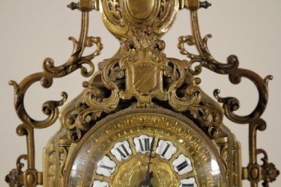 Detalle reloj de encimera bronce