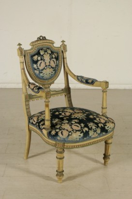 Neoclassical-style lounge chair