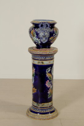 Column with cachepot