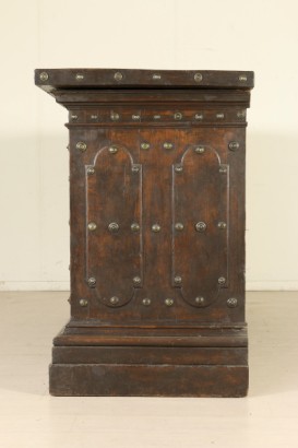 Sideboard bolognese XVII cent. -left side