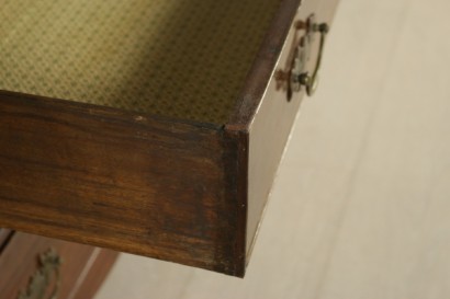 Dresser English-detail