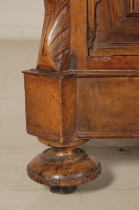 Umbertino Dresser-detail