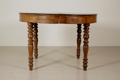 Round extendable table-side