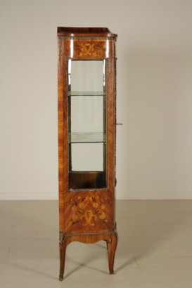Side-style display cabinet