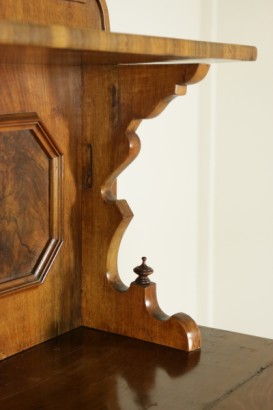 Credenza con piattaia - particolare