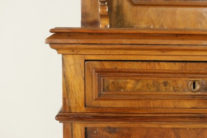 Credenza con piattaia - particolare