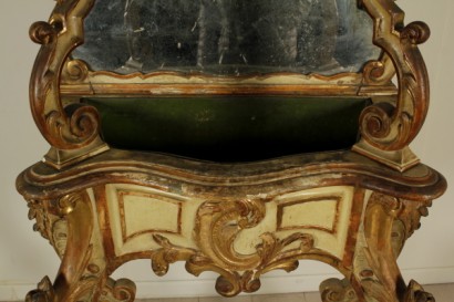 Console table-planter with mirror-detail