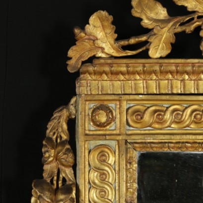 Neoclassical mirror-detail