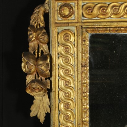 Neoclassical mirror-detail