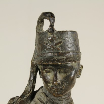 figura in bronzo, statua in bronzo, statuetta in bronzo, giovane militare, giovane militare in bronzo, bronzo di giovane militare, di mano in mano, anticonline