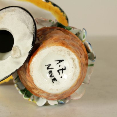 Ceramica Antonio Zen Nove, Bambina con fiori - marchio