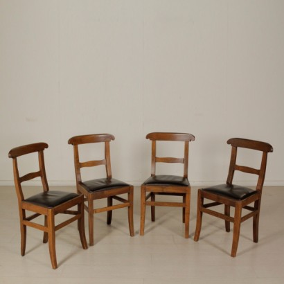 Gruppe 4 Stühle in Nussbaum