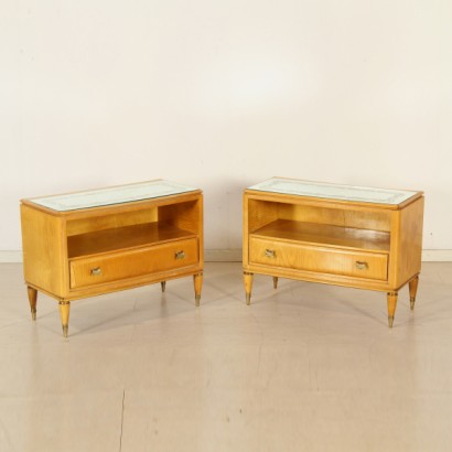 bedside tables, 50s, veneered wood, maple, mirrored glass, decorated, brass, #modern, #furniture