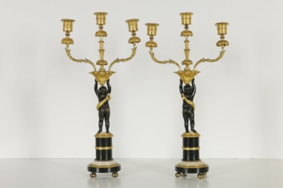 Coppia di importanti candelieri Luigi XVI a tre luci - particolare