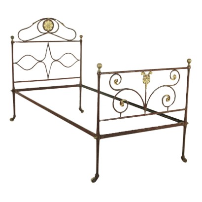 Wrought iron bed 700