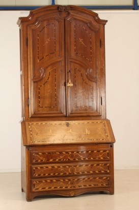 lift drawer with antique lift, Piedmontese Baroque style spotlight of 1750, Italian solid walnut prominence with carob wood, stylized and Cyma carved inlays